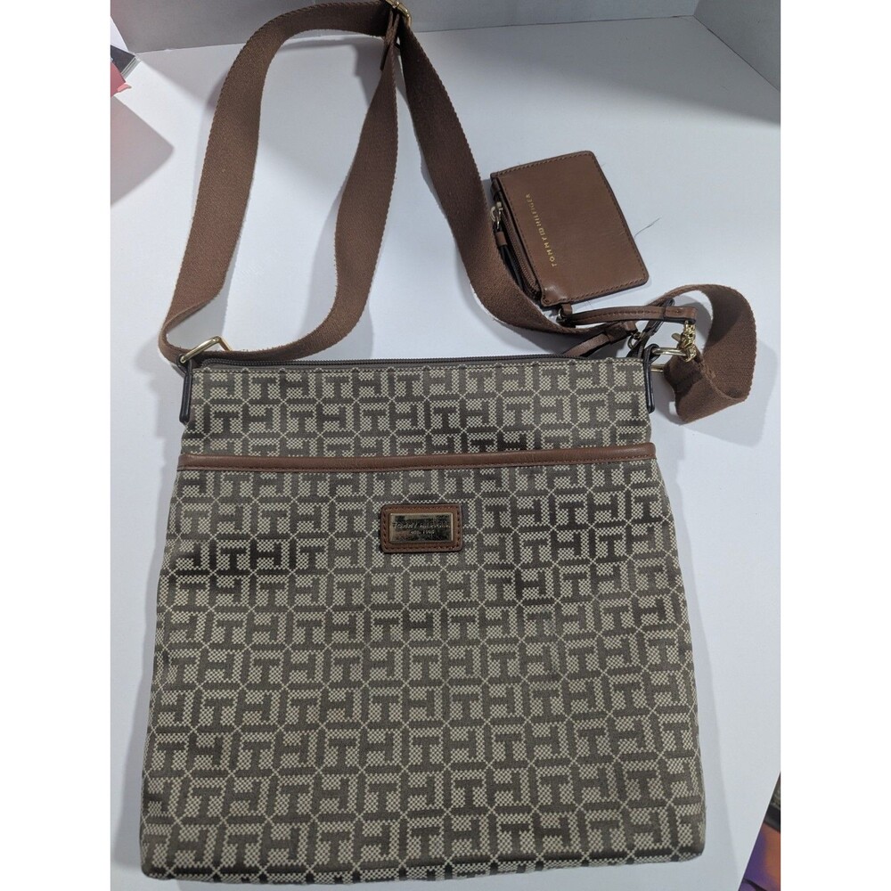 Tommy Hilfiger Medium Messenger Cross Body Adjustable Strap Purse Bag w/coin
